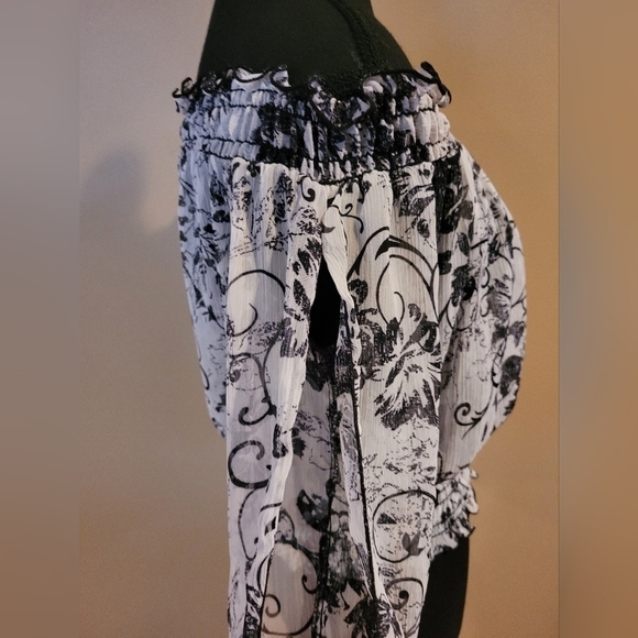 FRANKIE AND MISSY Sheer Off The Shoulder Black and White Blouse, Size Medium - Picture 3 of 8